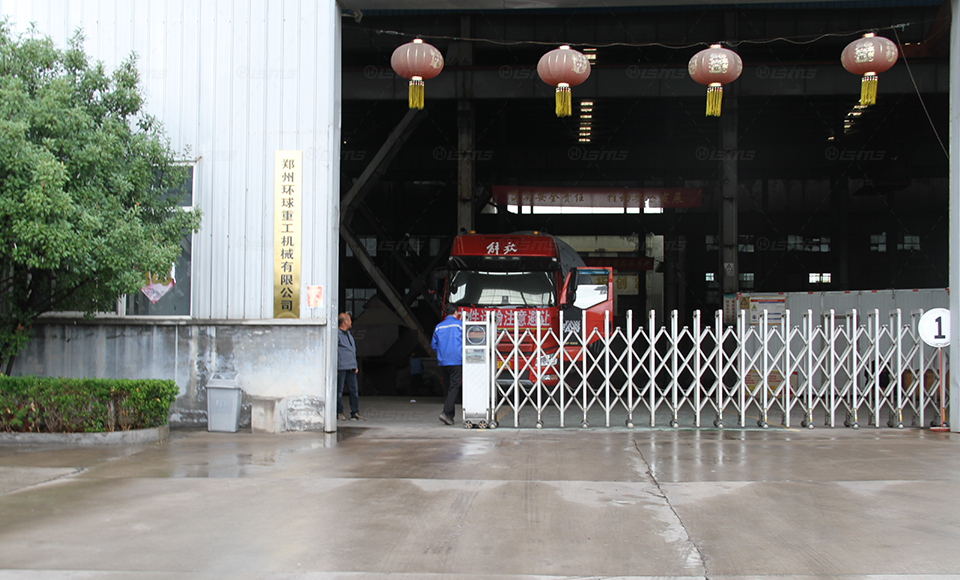 回轉(zhuǎn)窯裝車.jpg 回轉(zhuǎn)窯裝車.jpg