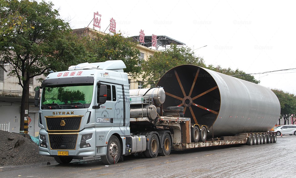 回轉(zhuǎn)窯裝車.jpg 回轉(zhuǎn)窯裝車.jpg